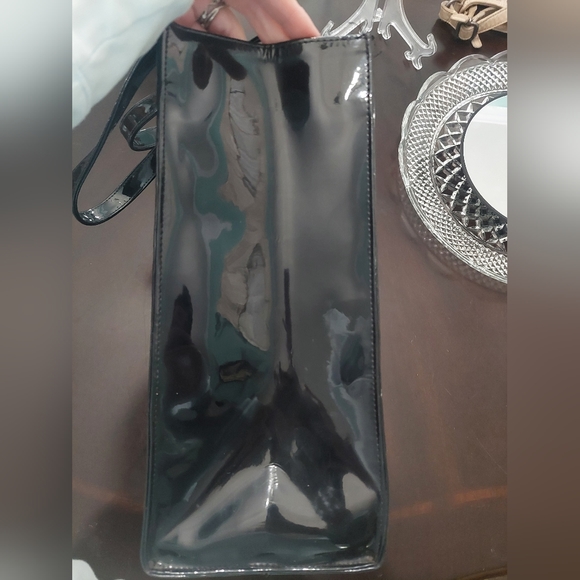 Saks fifth avenue handbag - Picture 5 of 8